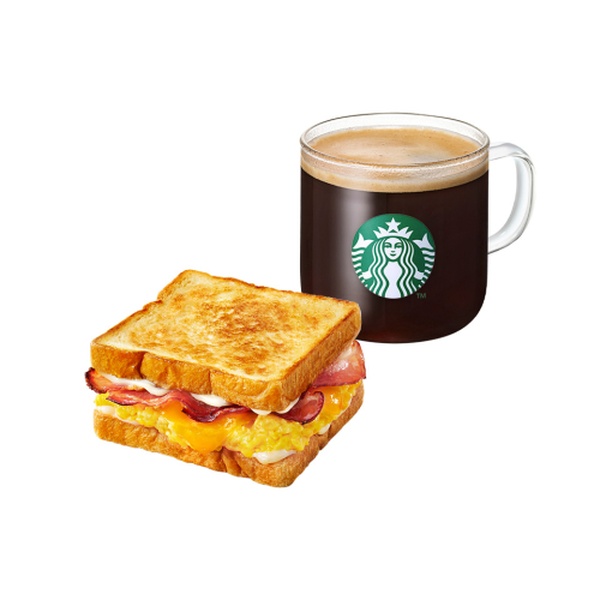 [こんがりしっかり] カフェアメリカーノT + スクランブルエッグベーコンサンドイッチ