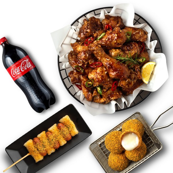 Spicy Soy Sauce Chicken + Purinkle Sausage and Rice Cake Skewer + Purinkle Cheese Balls + Cola 1.25L